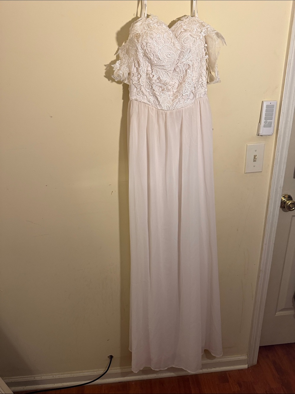 Ivory Lace Bodice Wedding Gown with Chiffon Skirt